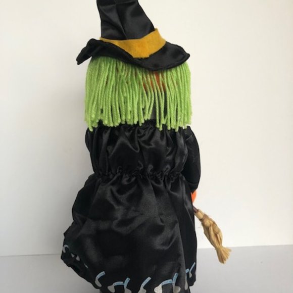 HERSHEY'S KISS HALLOWEEN WITCH CANDY DISPENSER - Picture 5 of 15
